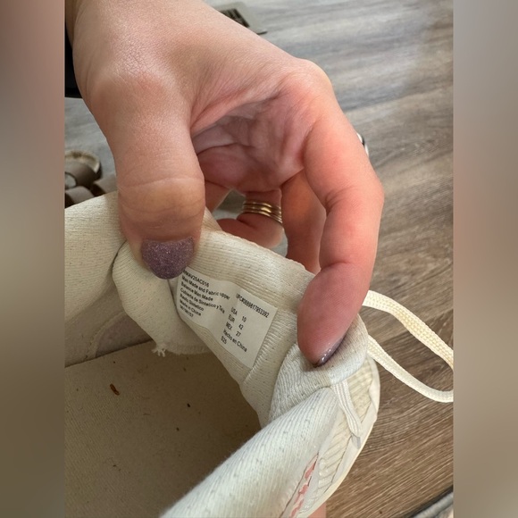 5/$25 Avia Stylish White and Pink Women's Sneakers - Picture 4 of 8